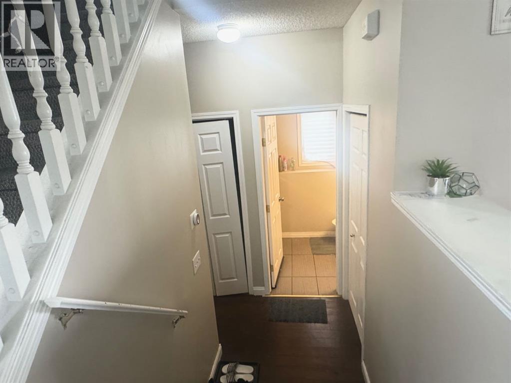 Single Family House for Sale in  SADDLEBACK Way NE Saddle Ridge Calgary 