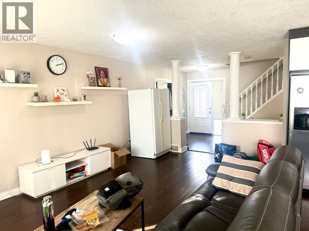 Single Family House for Sale in  SADDLEBACK Way NE Saddle Ridge Calgary 
