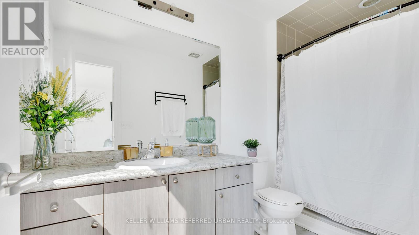 Photo 21 of 50 Jerseyville Way, Whitby ON