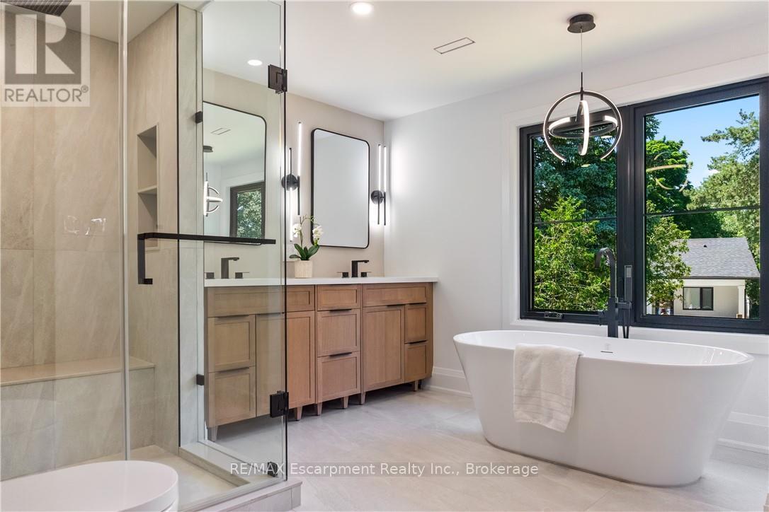 Photo 14 of 319 Beechfield Road, Oakville ON