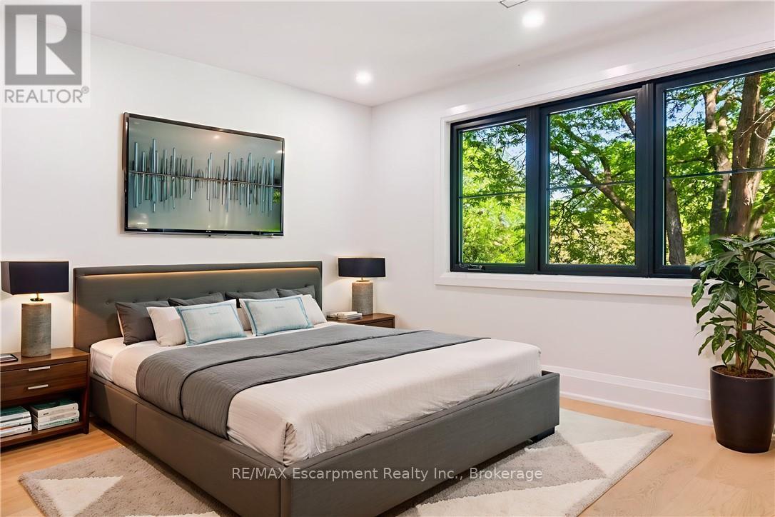 Photo 17 of 319 Beechfield Road, Oakville ON