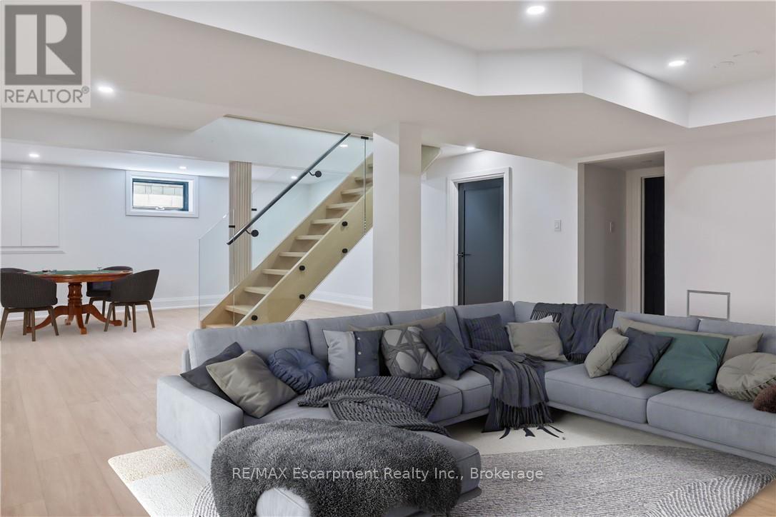 Photo 20 of 319 Beechfield Road, Oakville ON