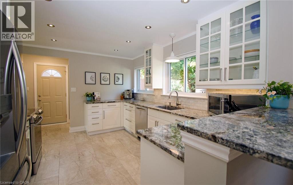 Photo 10 of 164 Mcmurchy Avenue S, Brampton ON
