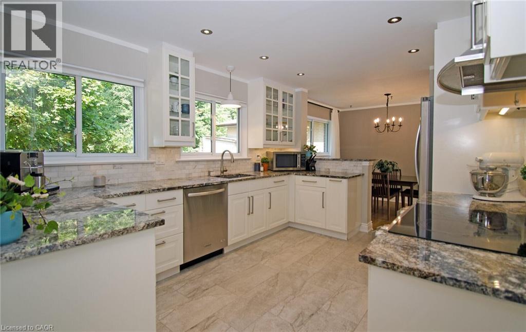 Photo 13 of 164 Mcmurchy Avenue S, Brampton ON