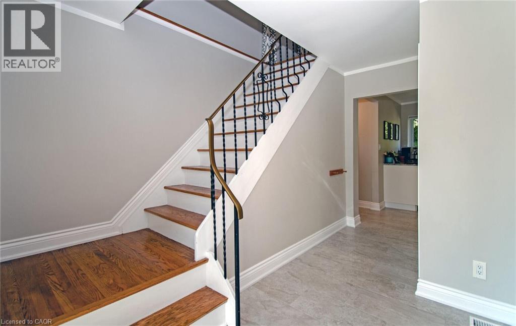 Photo 16 of 164 Mcmurchy Avenue S, Brampton ON