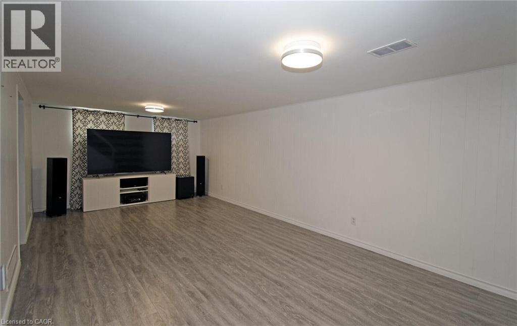 Photo 32 of 164 Mcmurchy Avenue S, Brampton ON