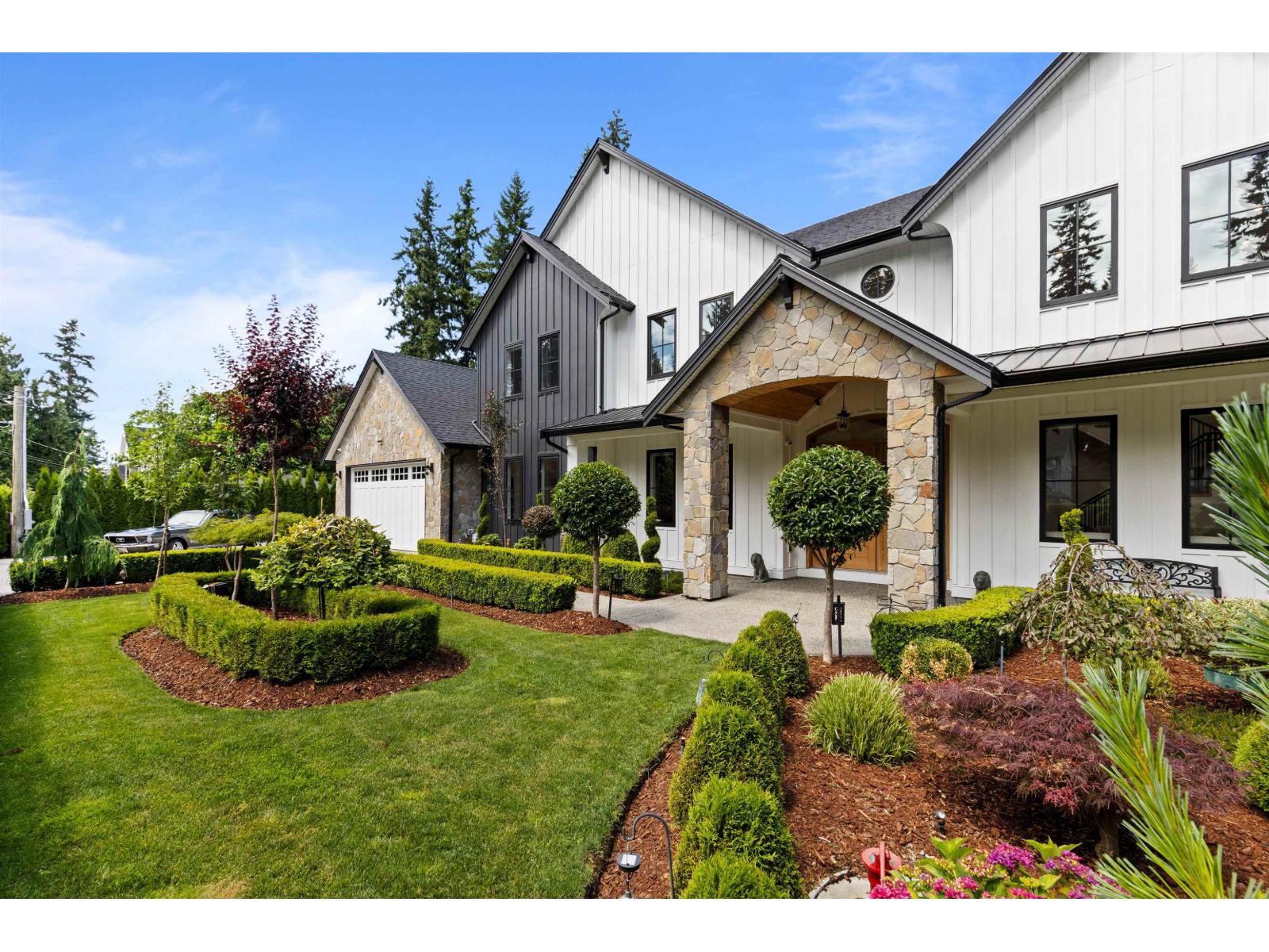 Photo 4 of 19851 37 Avenue, Langley BC