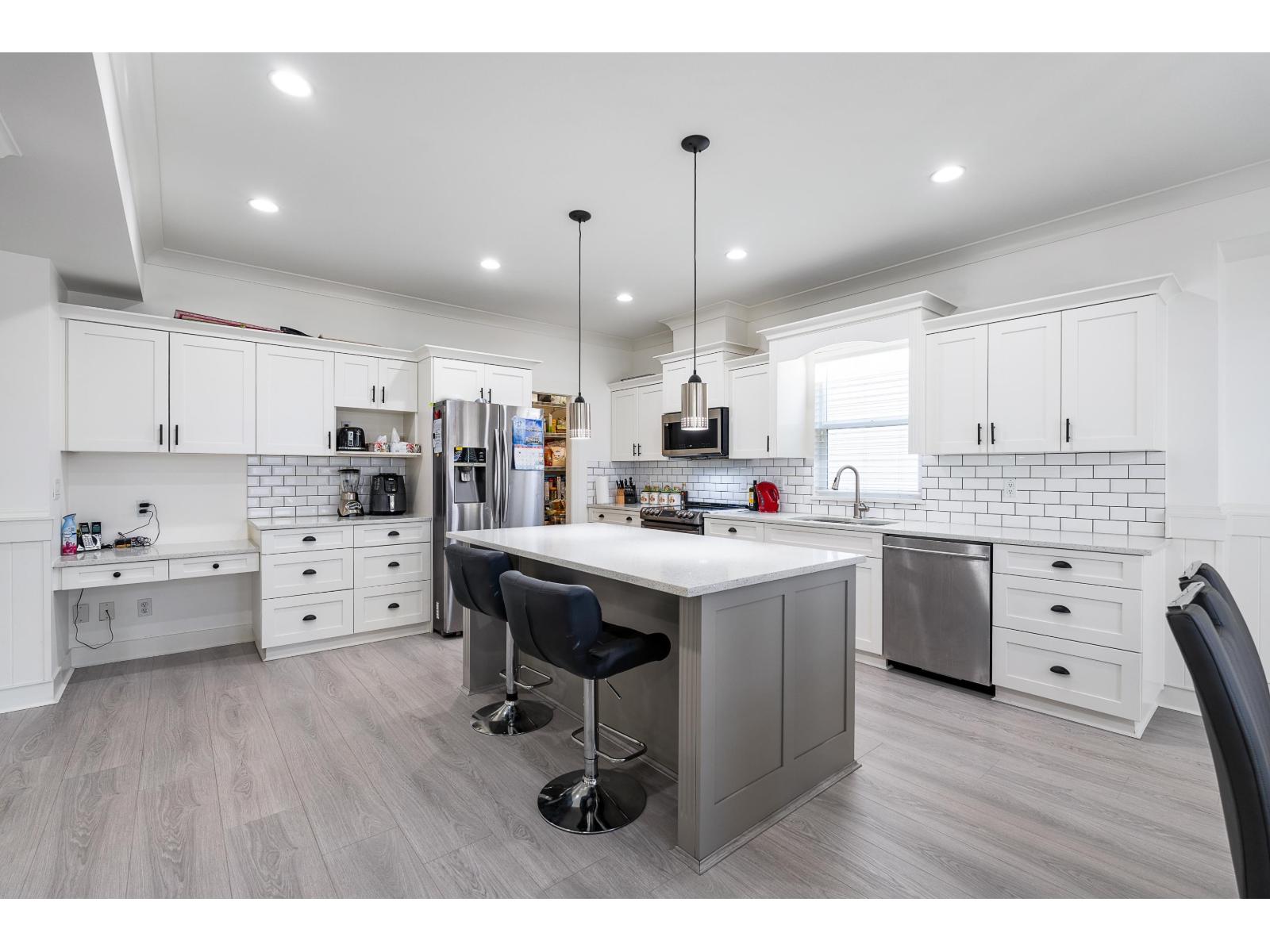 Photo 8 of 7051 196 B Street, Langley BC