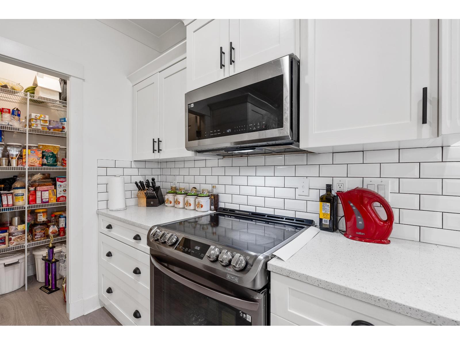 Photo 10 of 7051 196 B Street, Langley BC