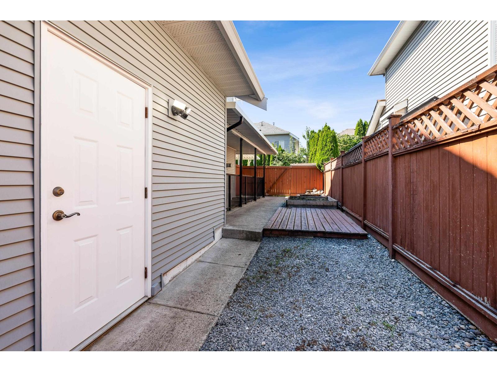 Photo 9 of 7051 196 B Street, Langley BC
