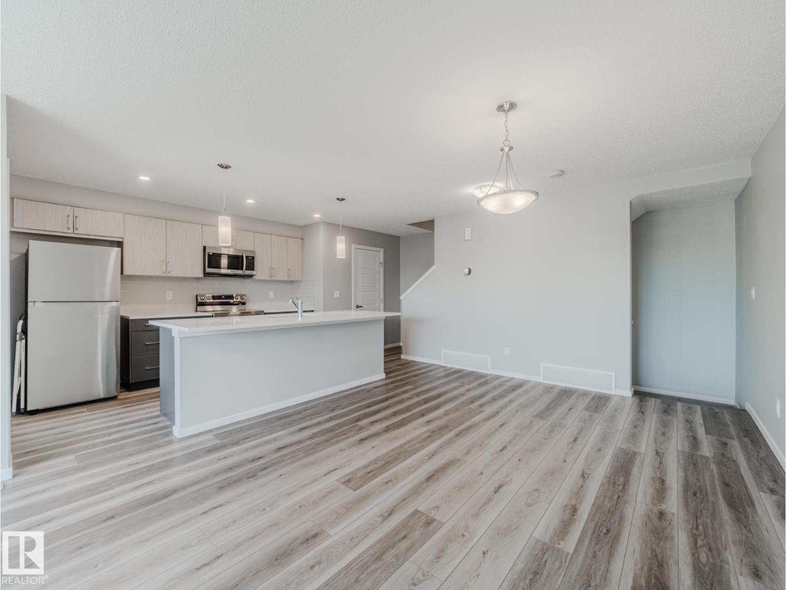 Photo 10 of 20532 21 Av Nw, Edmonton AB