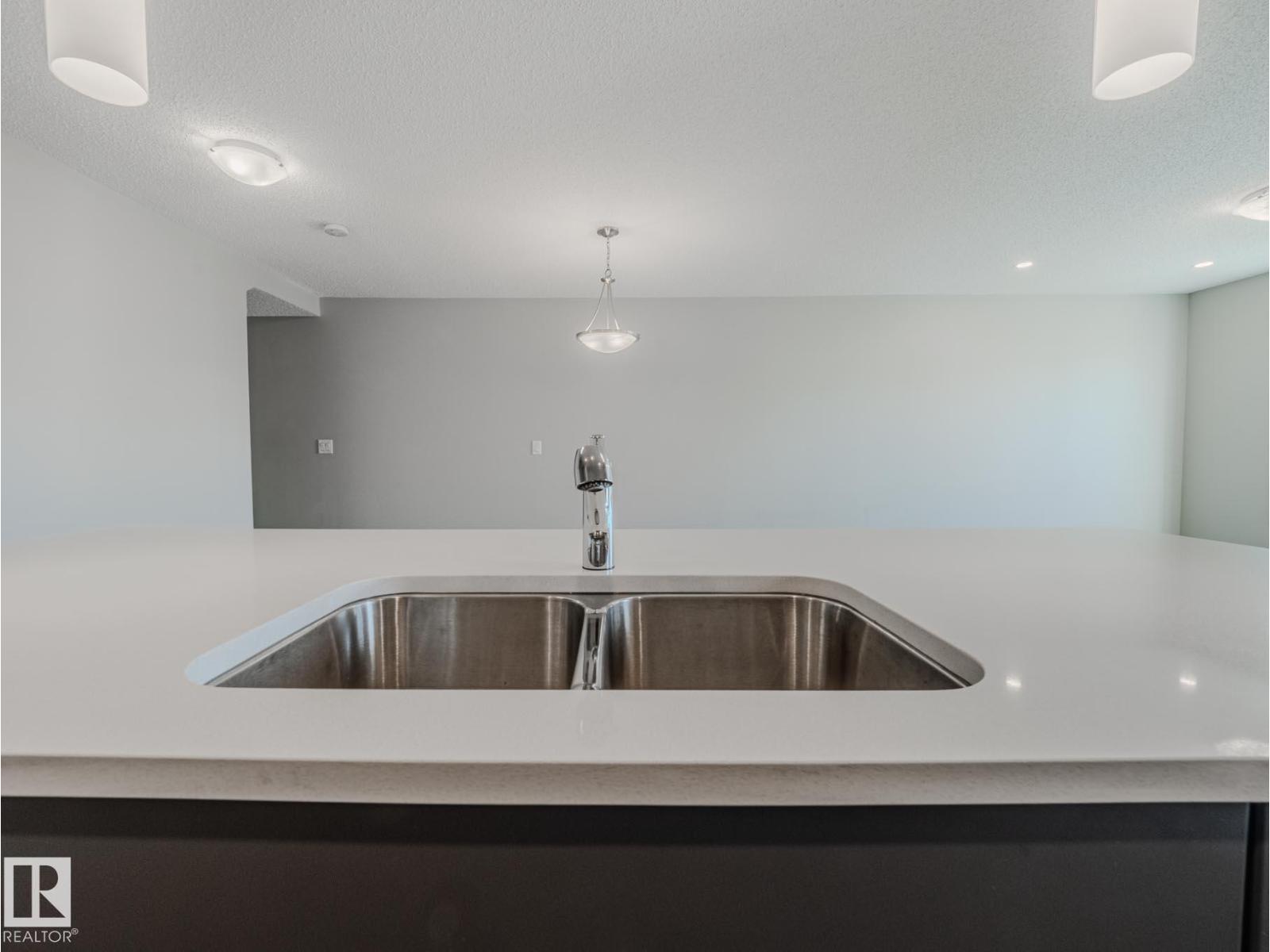 Photo 15 of 20532 21 Av Nw, Edmonton AB