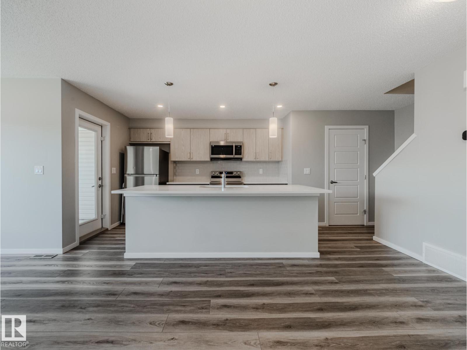 Photo 2 of 20532 21 Av Nw, Edmonton AB