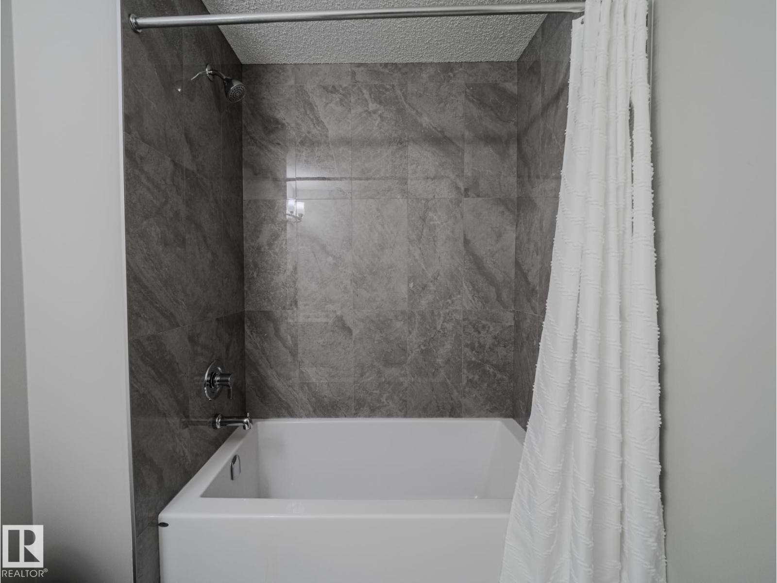 Photo 25 of 20532 21 Av Nw, Edmonton AB
