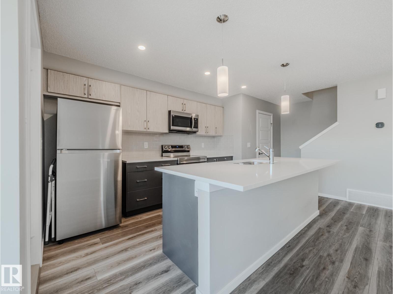 Photo 3 of 20532 21 Av Nw, Edmonton AB