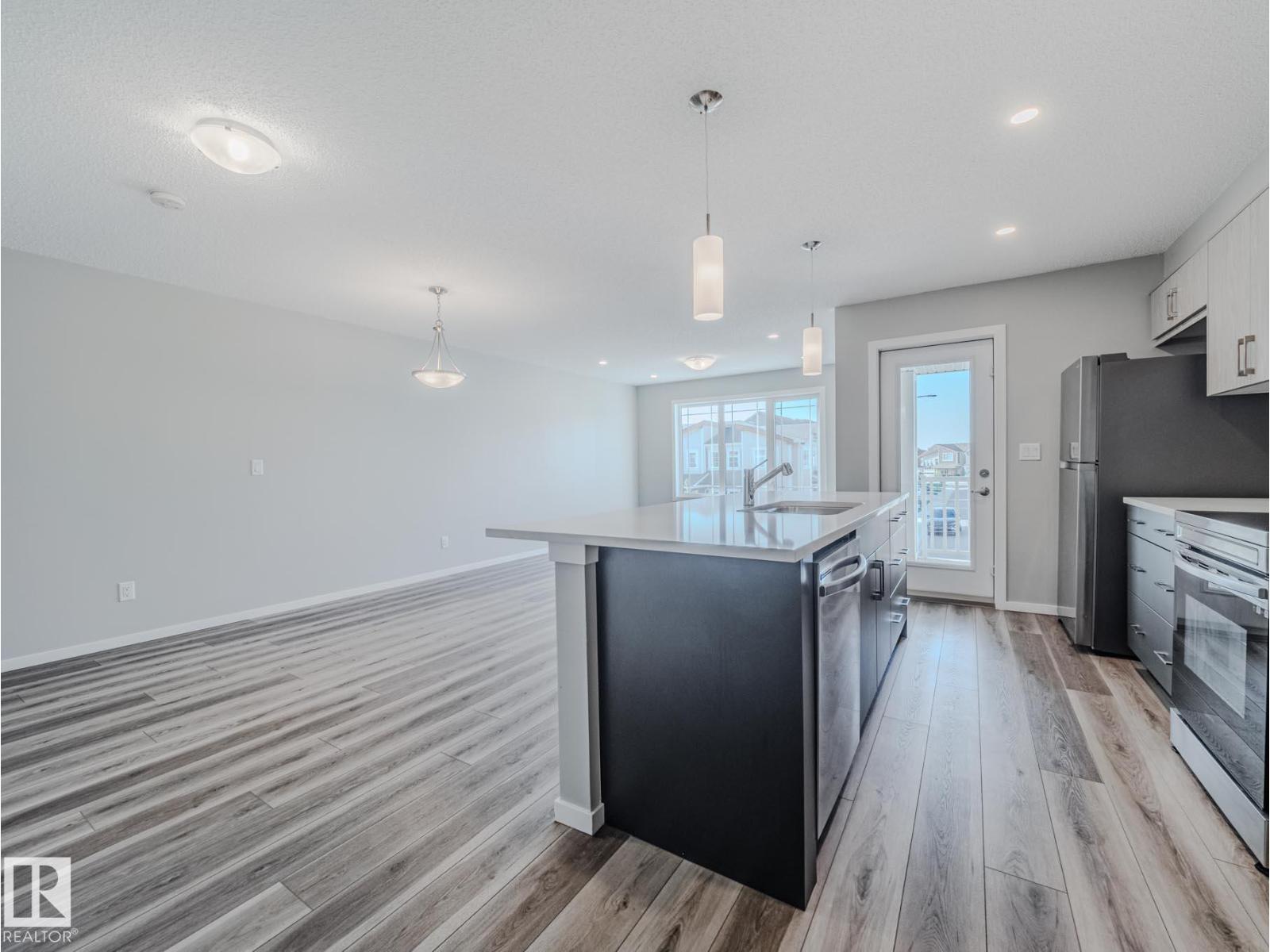 Photo 4 of 20532 21 Av Nw, Edmonton AB