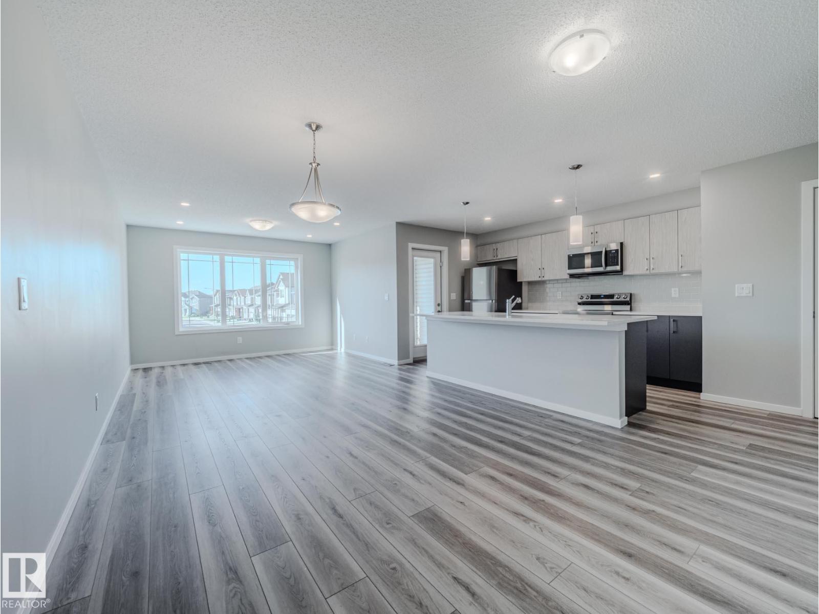 Photo 6 of 20532 21 Av Nw, Edmonton AB