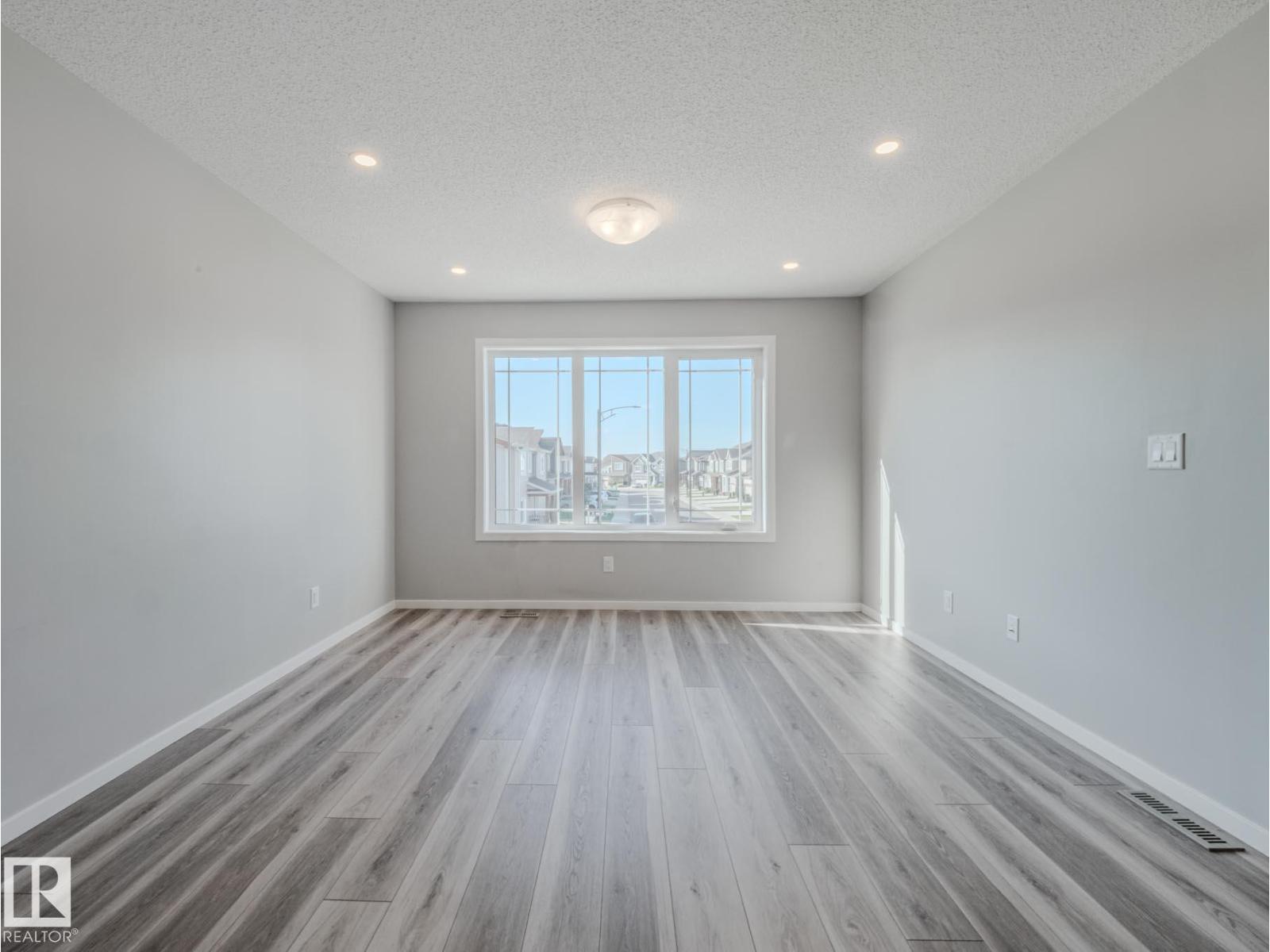 Photo 7 of 20532 21 Av Nw, Edmonton AB