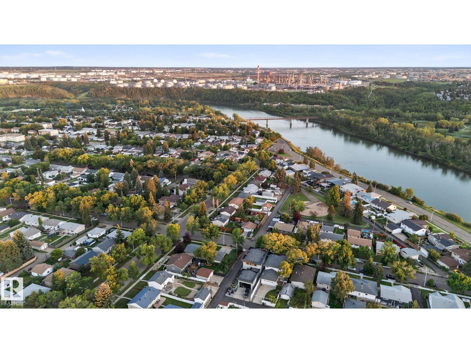 Photo 11 of 3814 108 Av Nw, Edmonton AB
