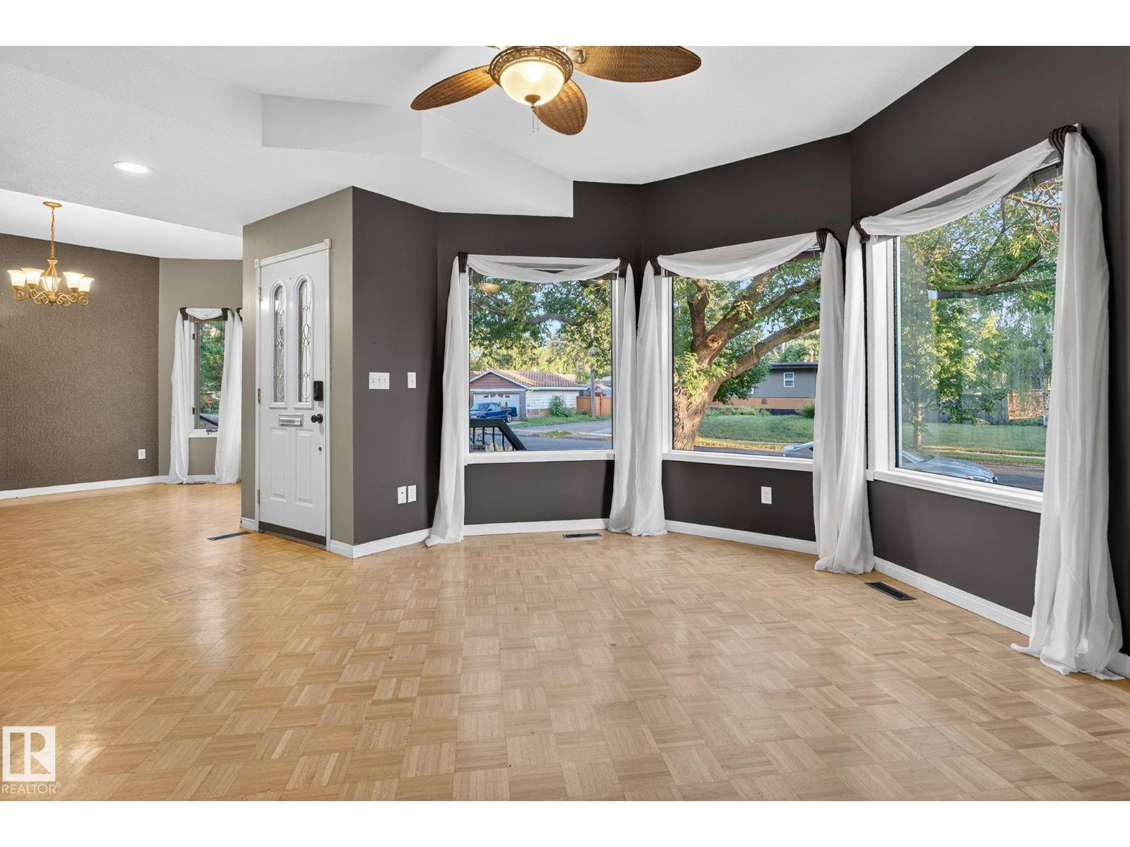 Photo 14 of 3814 108 Av Nw, Edmonton AB