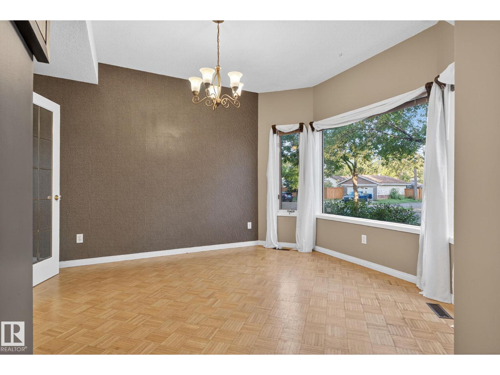 Photo 15 of 3814 108 Av Nw, Edmonton AB
