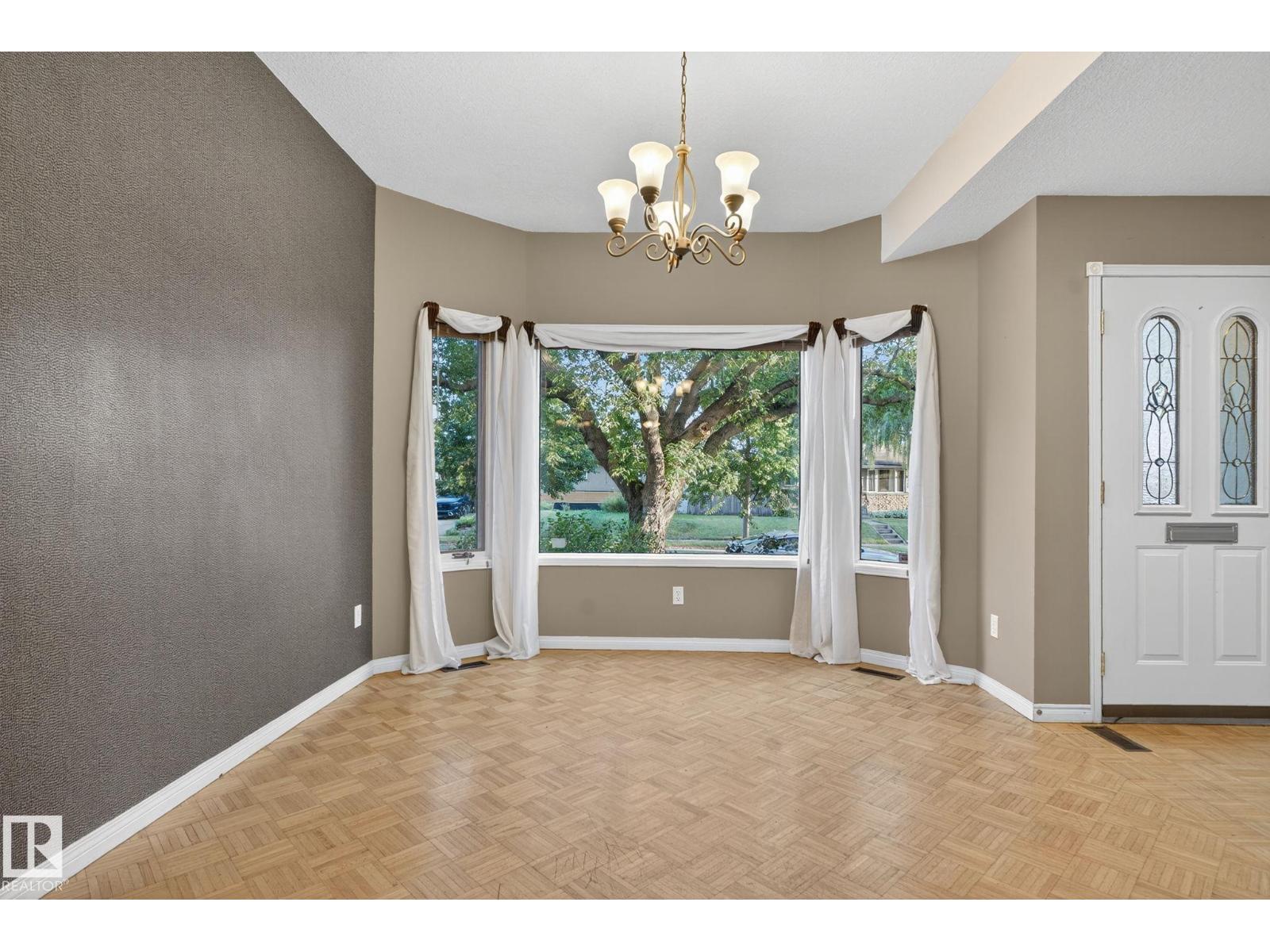 Photo 16 of 3814 108 Av Nw, Edmonton AB