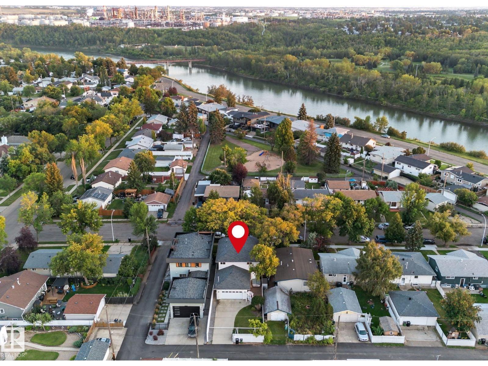 Photo 2 of 3814 108 Av Nw, Edmonton AB