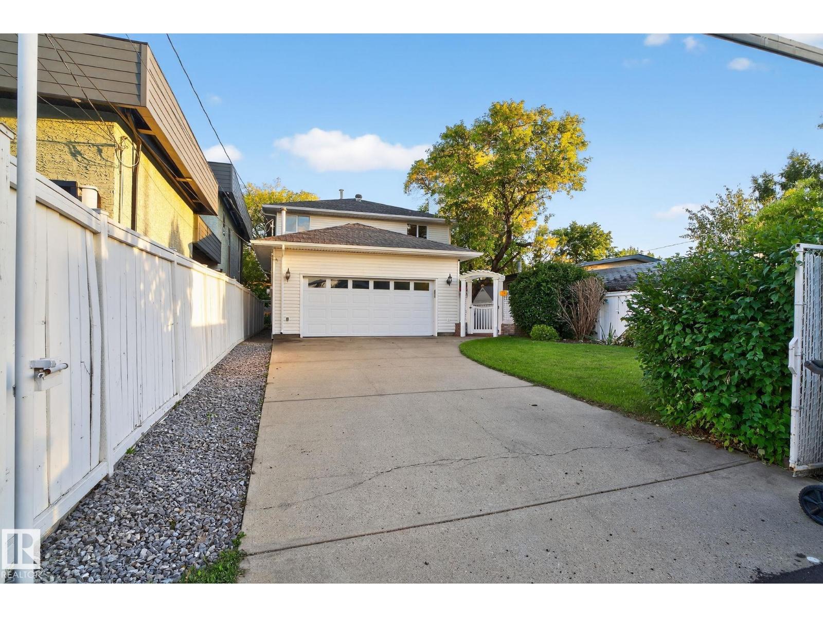 Photo 60 of 3814 108 Av Nw, Edmonton AB