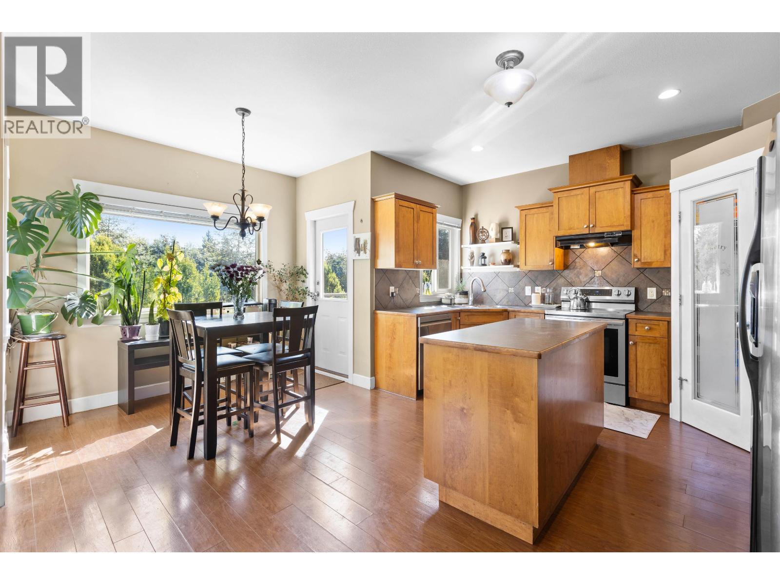 Photo 5 of 11279 Creekside Street, Maple Ridge BC