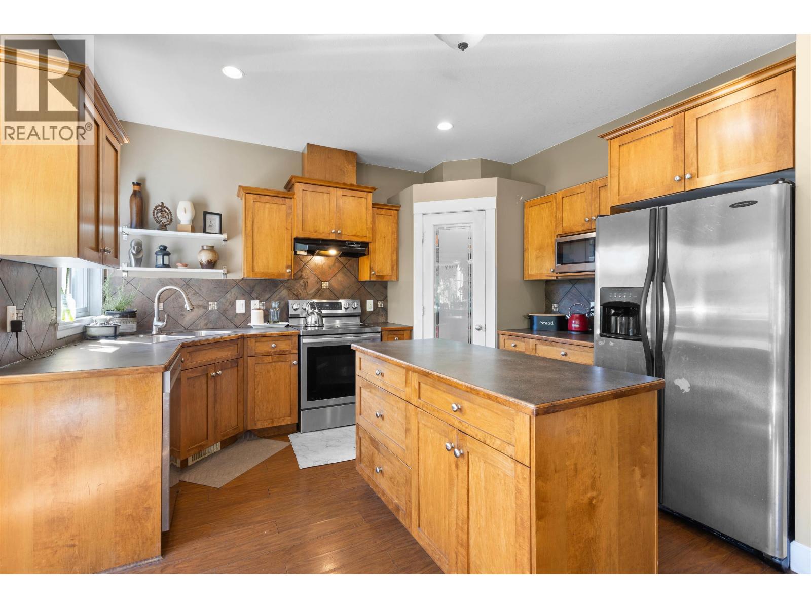 Photo 7 of 11279 Creekside Street, Maple Ridge BC