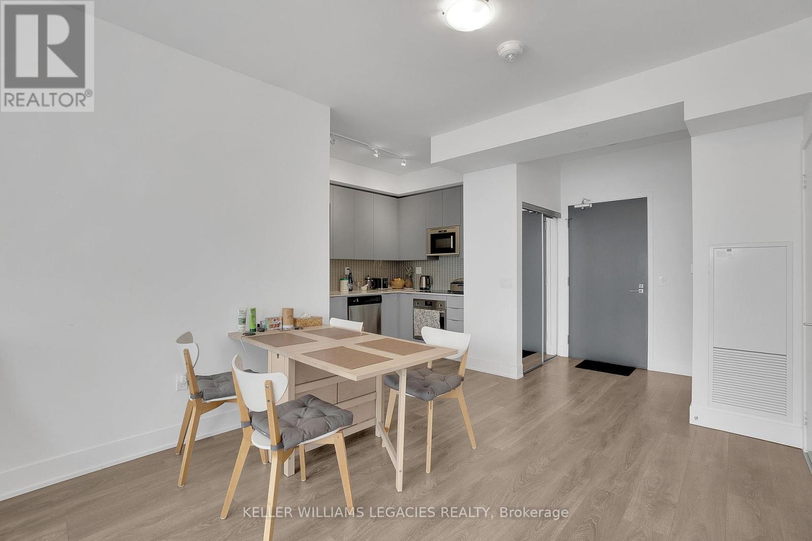 Photo 9 of 2204 2916 Highway 7 Highway, Vaughan ON
