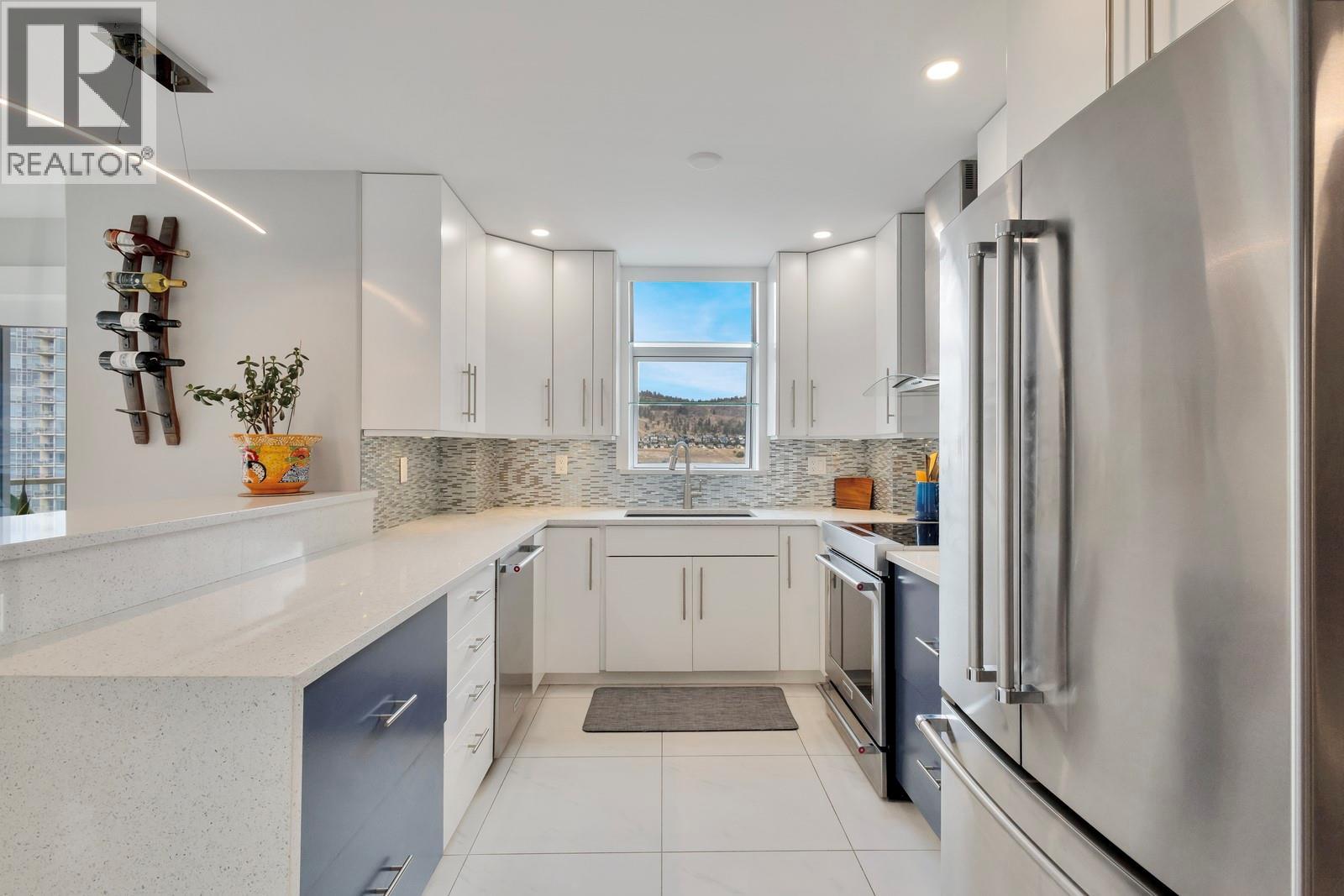 Photo 3 of 1128 Sunset Drive Unit 1505, Kelowna BC