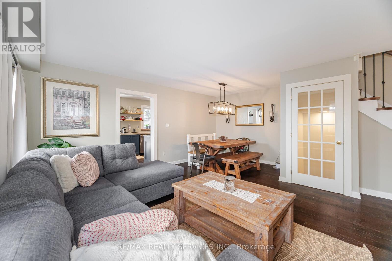 Photo 13 of 10 Deer Creek Place, Brampton ON