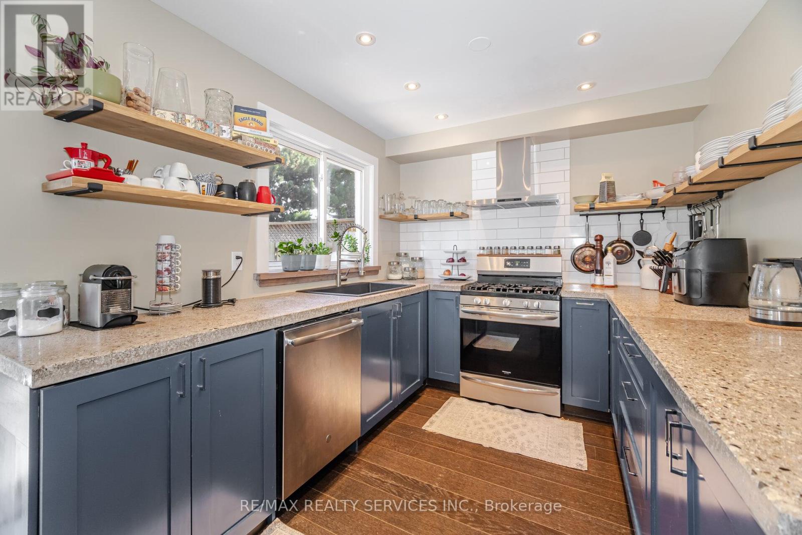 Photo 8 of 10 Deer Creek Place, Brampton ON