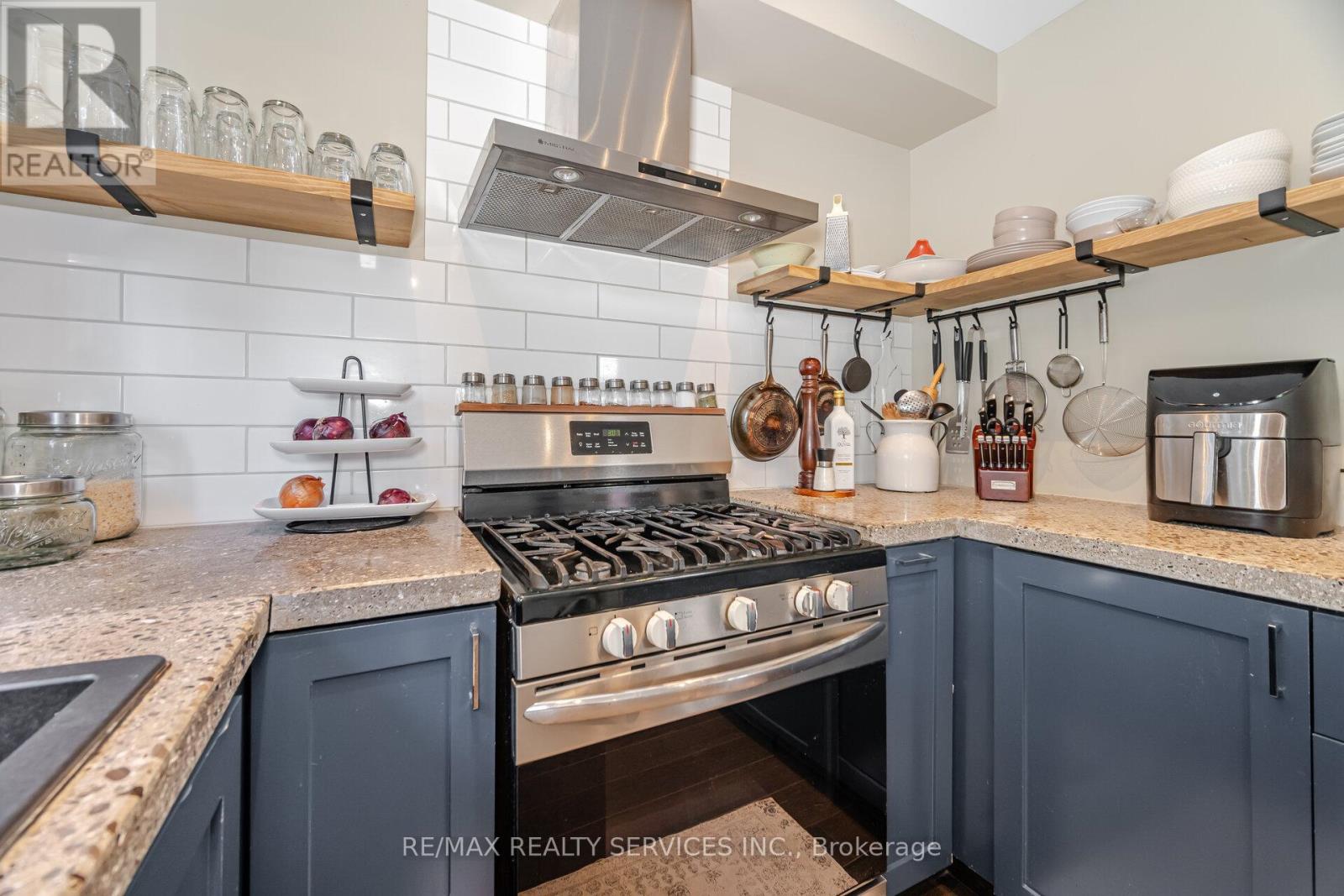 Photo 36 of 10 Deer Creek Place, Brampton ON