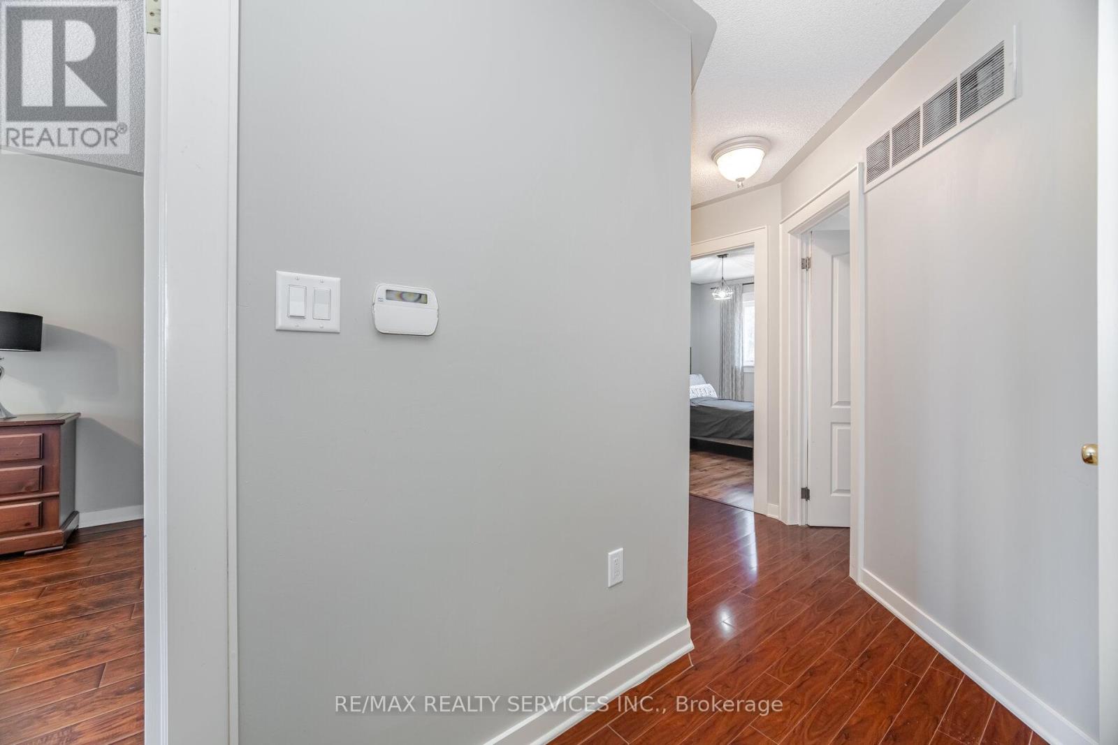 Photo 26 of 10 Deer Creek Place, Brampton ON