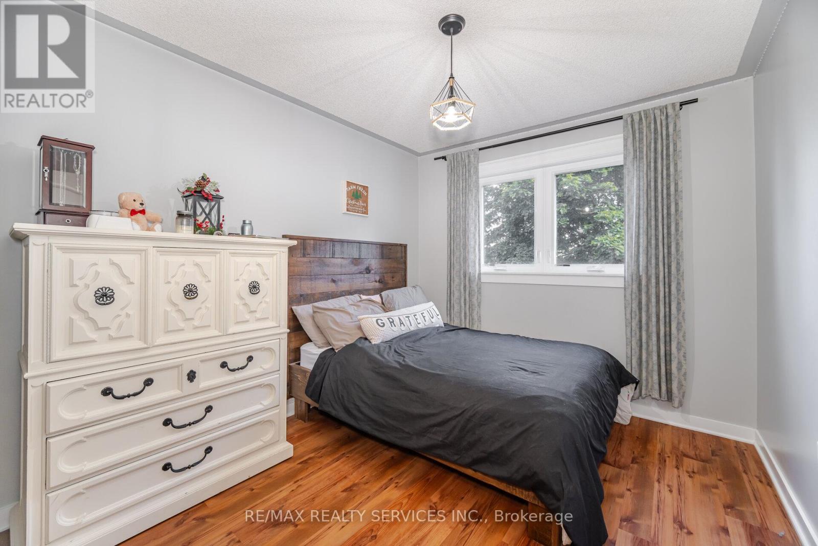 Photo 32 of 10 Deer Creek Place, Brampton ON