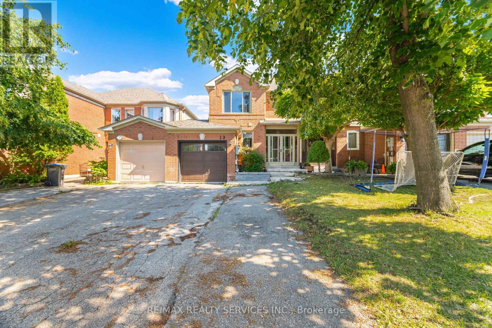 Photo 18 of 10 Deer Creek Place, Brampton ON