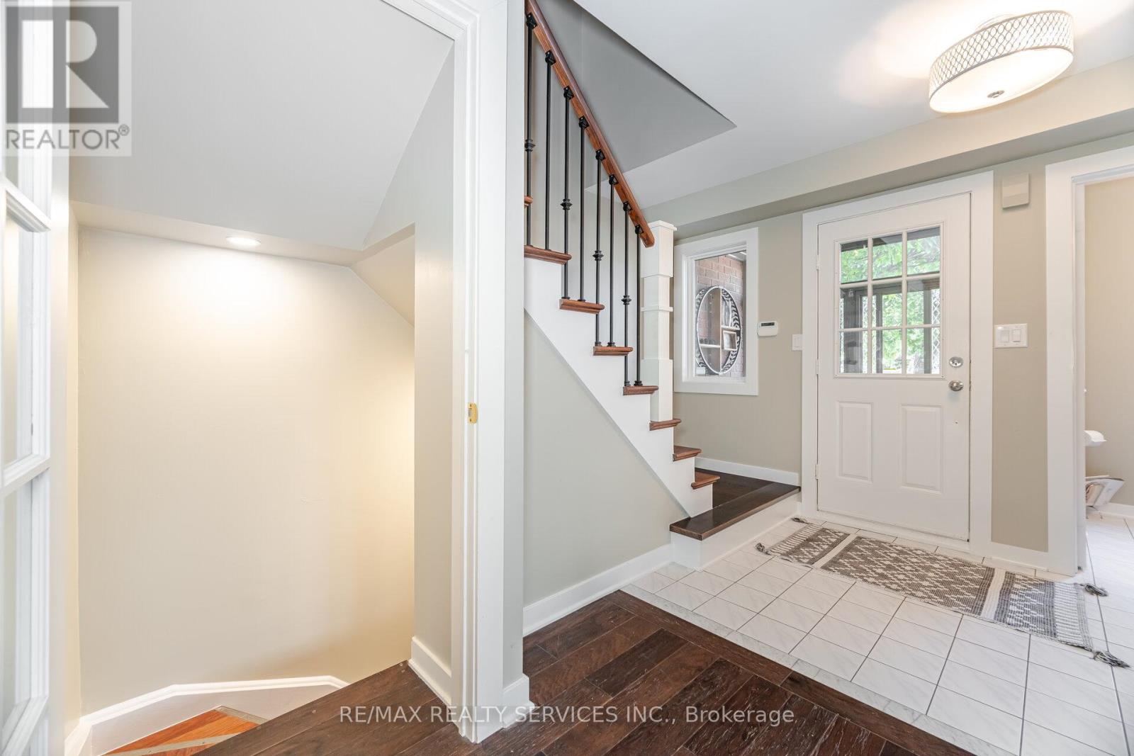 Photo 27 of 10 Deer Creek Place, Brampton ON