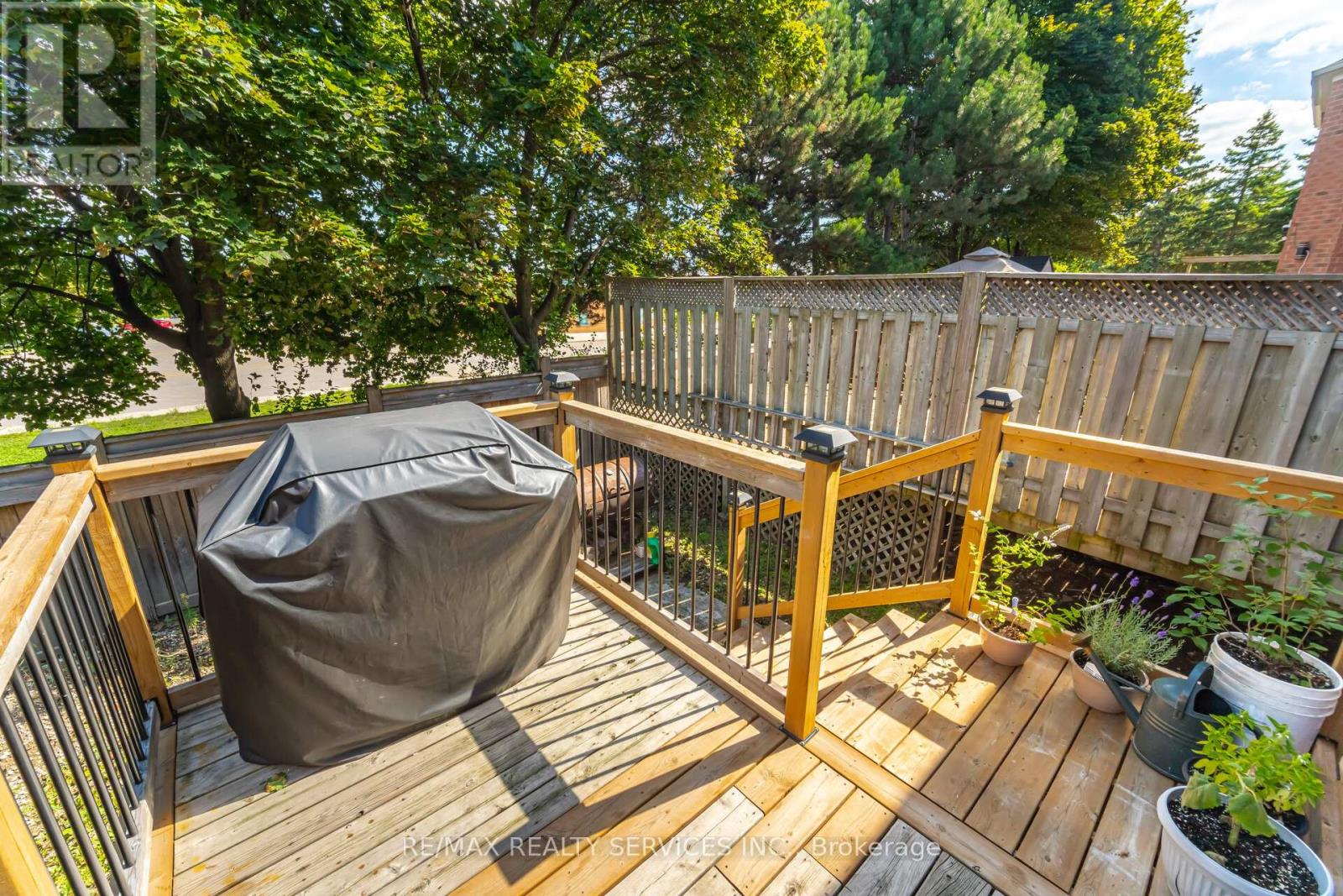 Photo 12 of 10 Deer Creek Place, Brampton ON