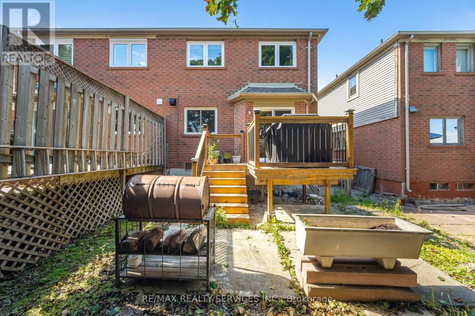 Photo 7 of 10 Deer Creek Place, Brampton ON