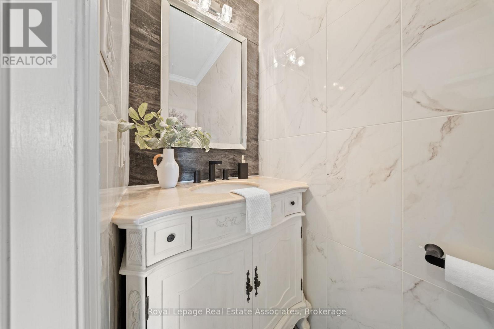 Photo 15 of 7 4605 Donegal Drive, Mississauga ON