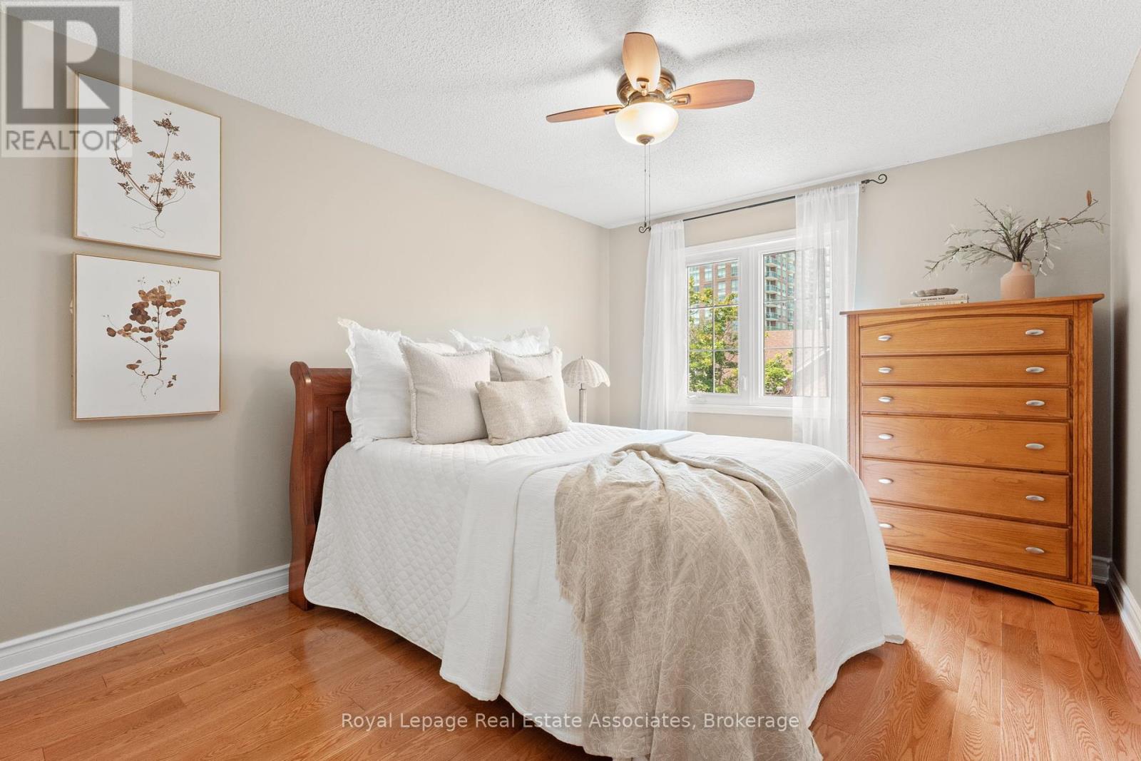 Photo 23 of 7 4605 Donegal Drive, Mississauga ON