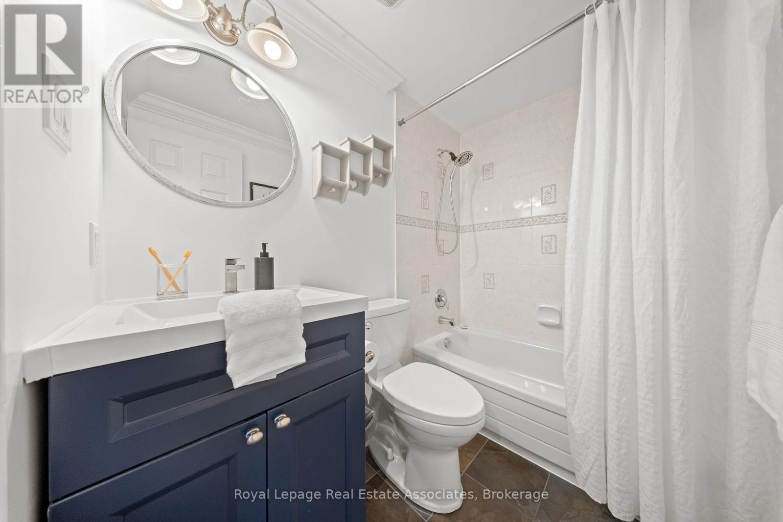 Photo 24 of 7 4605 Donegal Drive, Mississauga ON