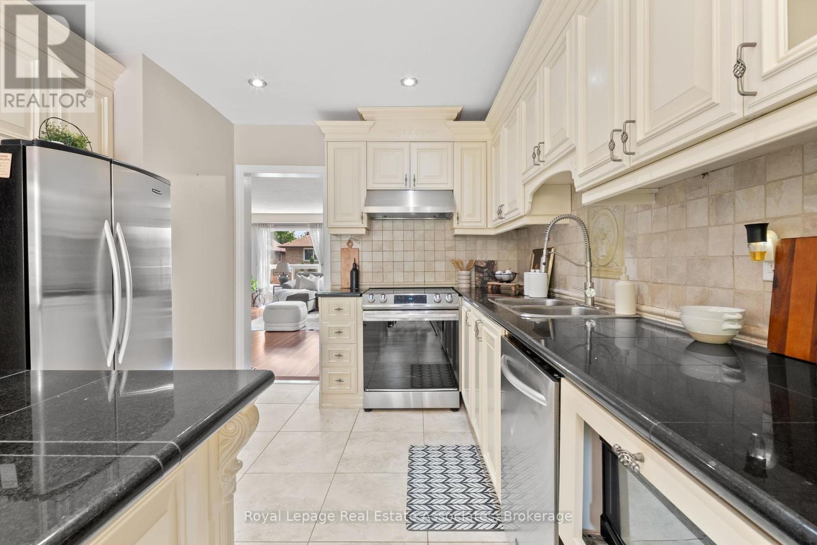 Photo 5 of 7 4605 Donegal Drive, Mississauga ON