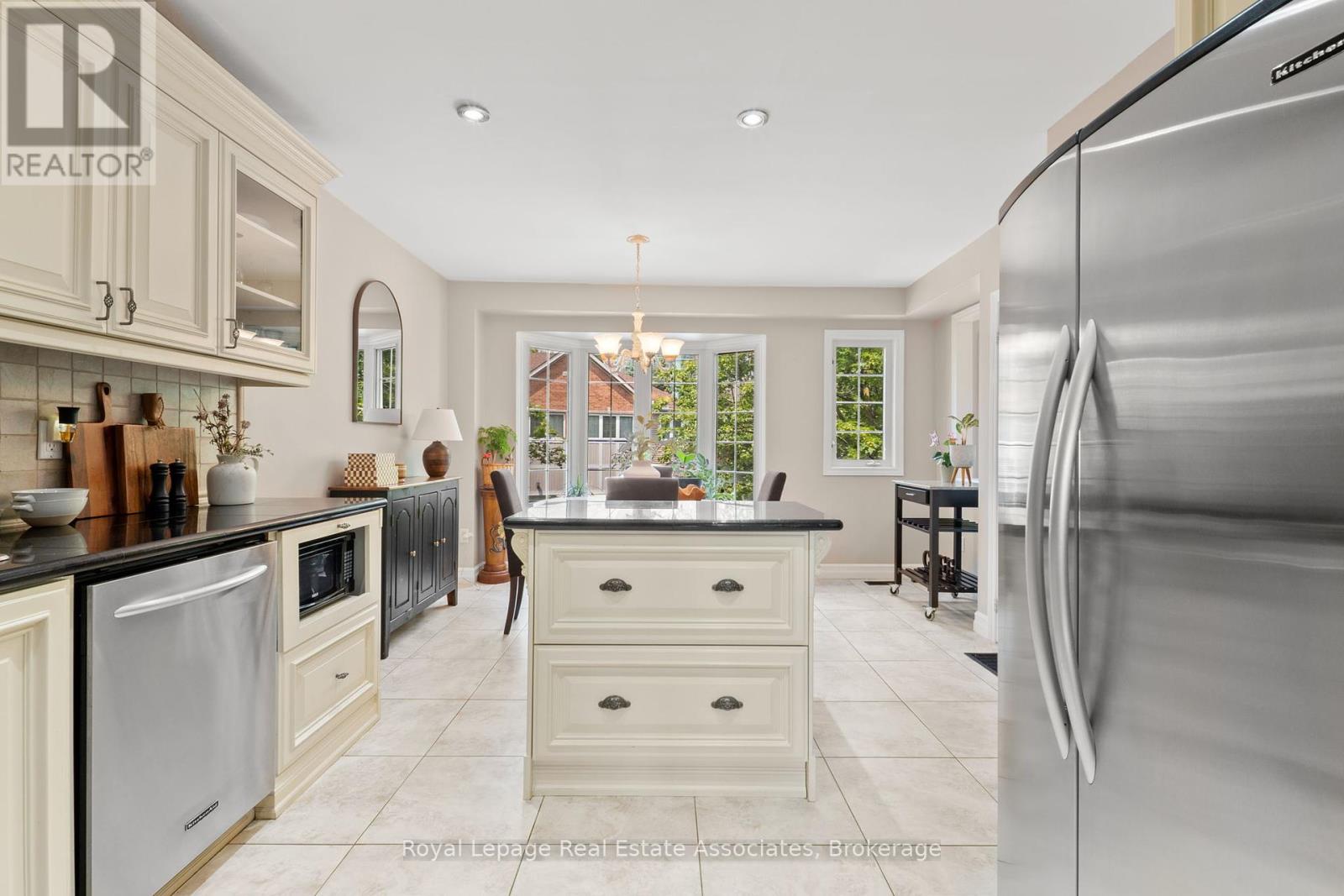 Photo 7 of 7 4605 Donegal Drive, Mississauga ON