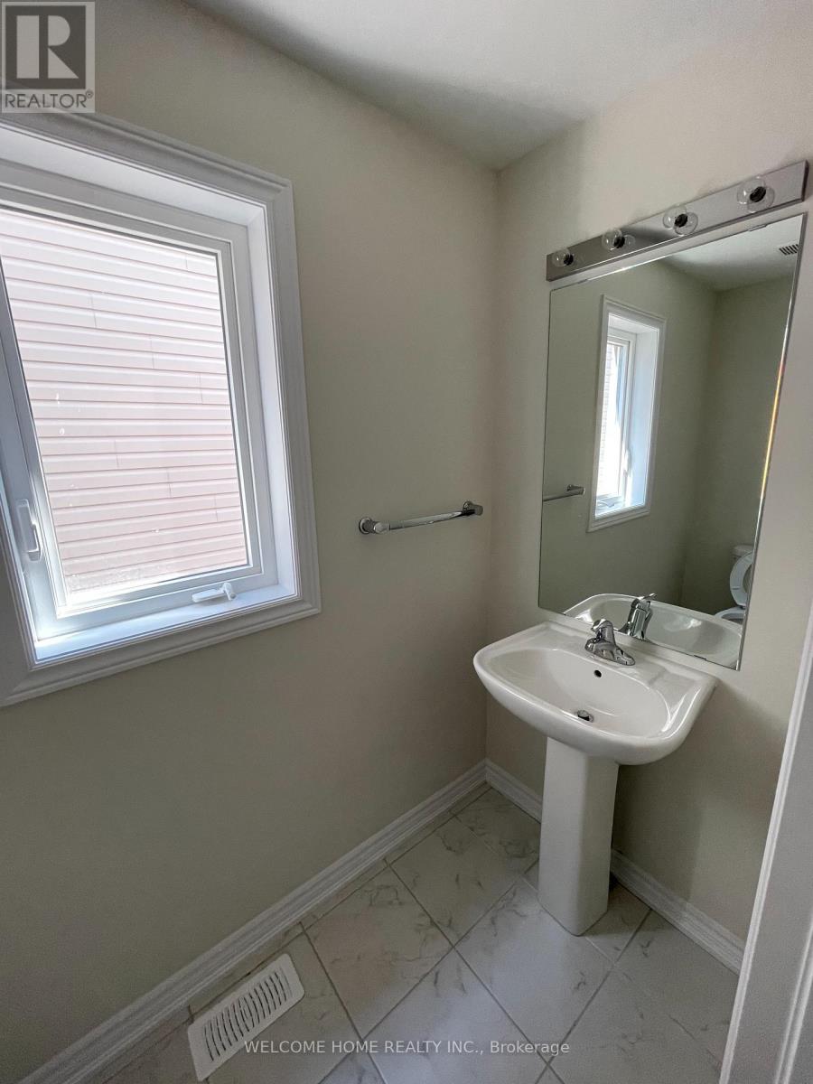 Photo 9 of 26 Tumblewood Place, Welland ON
