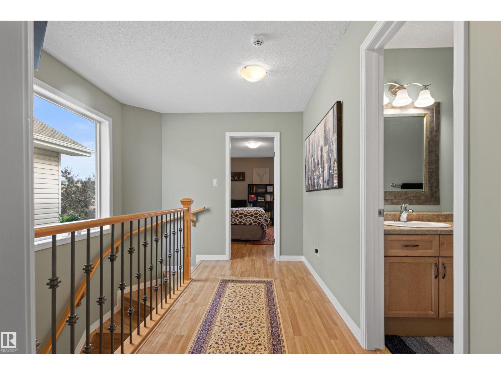 Photo 12 of 21236 91 Av Nw, Edmonton AB