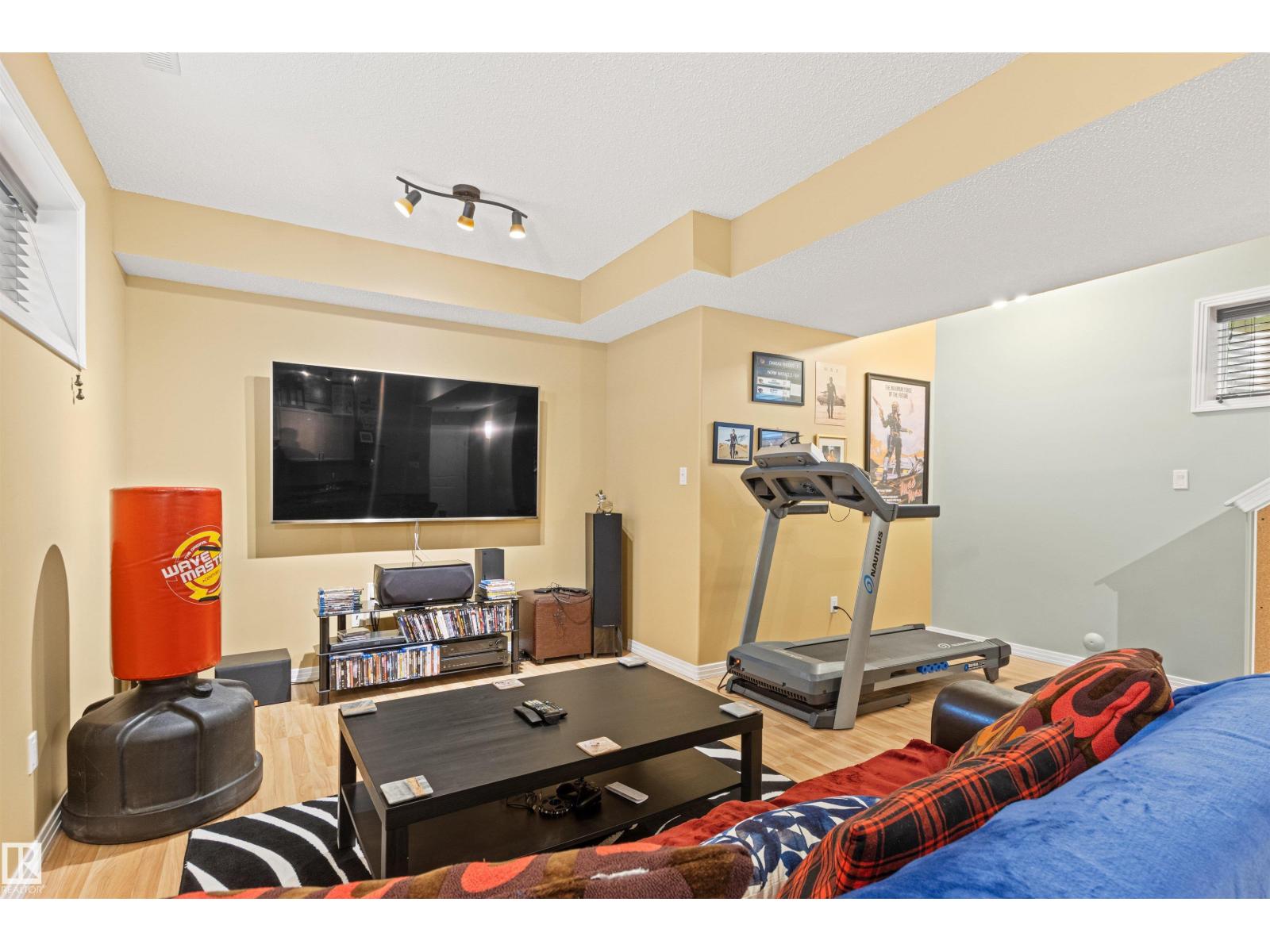 Photo 7 of 21236 91 Av Nw, Edmonton AB