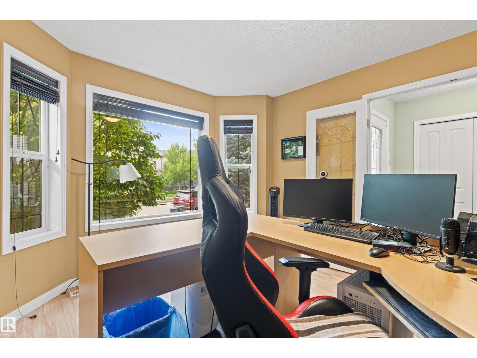Photo 13 of 21236 91 Av Nw, Edmonton AB
